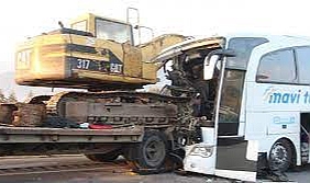 Amasya'da yolcu otobüsü ile TIR çarpıştı: 3 kişi öldü