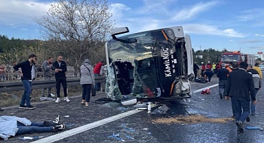Anadolu Otoyolu'nda yolcu otobüsü devrildi: 3 ölü