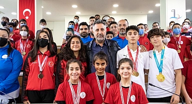 Bayraklı Belediyesinden 3 yılda 666 madalya