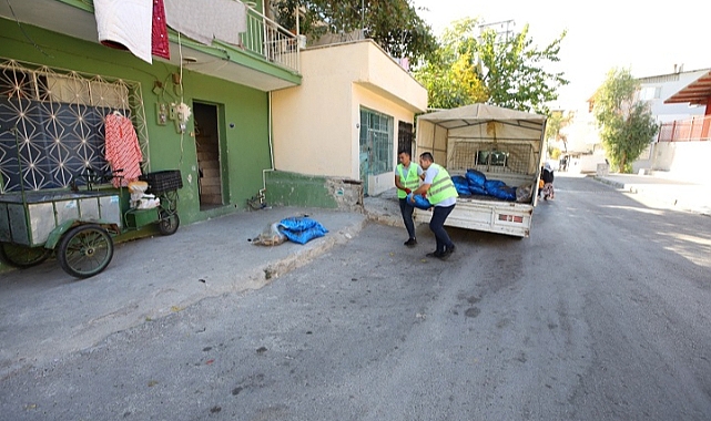 Bayraklı’da ihtiyaç sahiplerine yakacak desteği