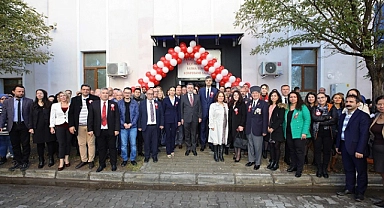 Bayraklı’da öğretmenlere coşkulu kutlama