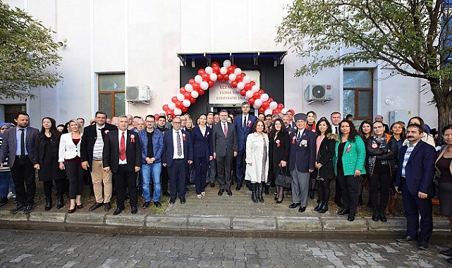 Bayraklı’da öğretmenlere coşkulu kutlama