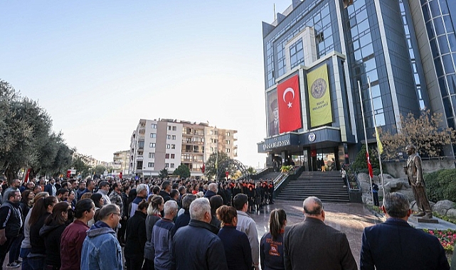 Buca’dan Ata'ya saygı duruşu