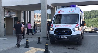 Depremde panikleyip düşen bir kişi hayatını kaybetti
