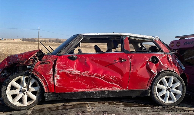 Devrilen otomobildeki 1 kişi öldü, 1 kişi yaralandı