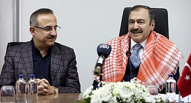 Eroğlu AK Parti İzmir İl Başkanlığı'nı ziyaret etti