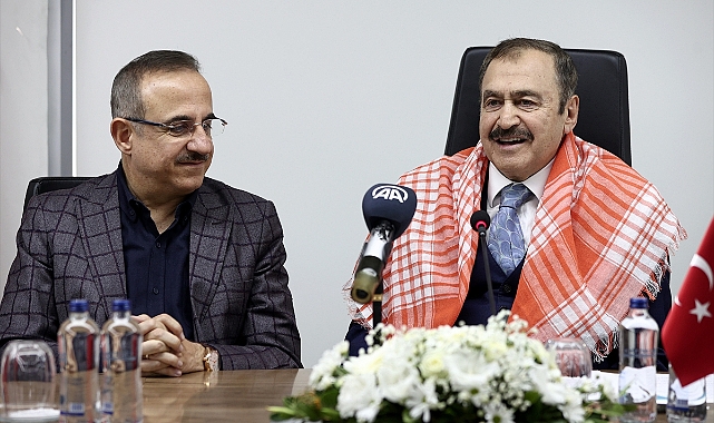Eroğlu AK Parti İzmir İl Başkanlığı'nı ziyaret etti