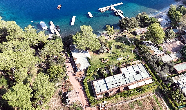 Fethiye'de koydaki kaçak yapılar yıkıldı