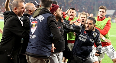 Göztepe-Altay maçı  tatil edildi