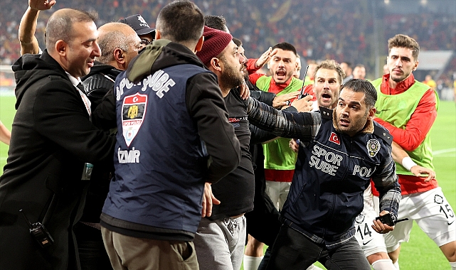 Göztepe-Altay maçı  tatil edildi