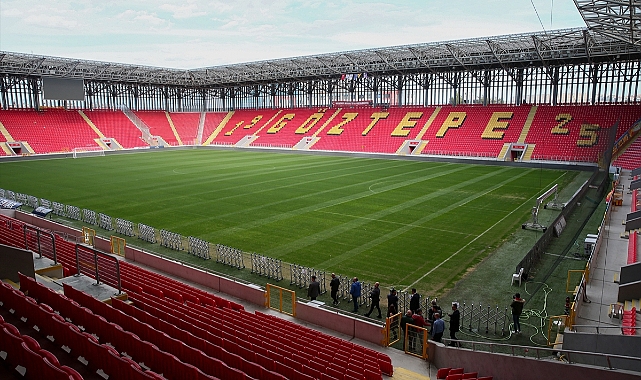 Gürsel Aksel Stadı'nda "Efsane Tur" başlıyor