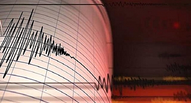 İzmir’de 04:09’da şiddetli deprem