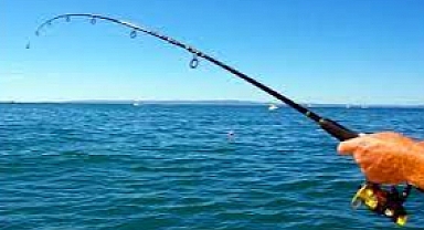 İzmir'de balık tutarken denize düşen kişi öldü