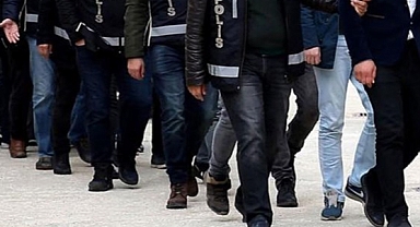 İzmir'de FETÖ'nün hücre evlerinde 18 şüpheli yakalandı