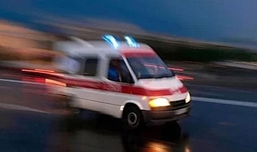 İzmir'de komşular arasında çıkan bıçaklı kavgada 2 kişi yaralandı