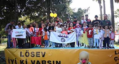 İzmir'de polis, çocuklarla bir araya geldi