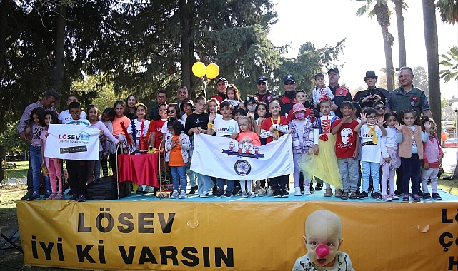 İzmir'de polis, çocuklarla bir araya geldi