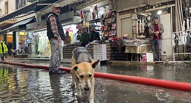 İzmir'de sağanak hayatı olumsuz etkiledi