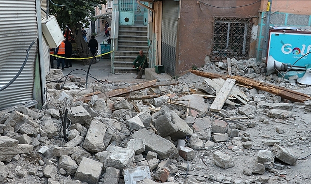 İzmir'deki depremden panik sebebiyle 64 kişi etkilendi