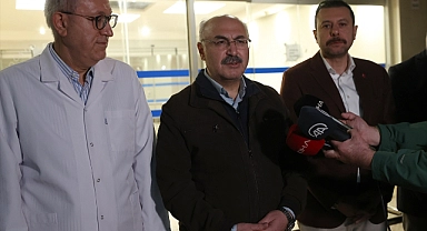 İzmir Valisi Köşger, derbi maçta yaralananları ziyaret etti