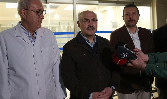 İzmir Valisi Köşger, derbi maçta yaralananları ziyaret etti