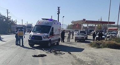Kamyonetle çarpışan bisikletli öldü