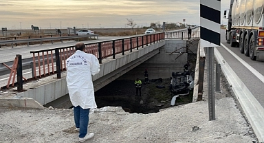 Kanala düşen otomobildeki 3 kişi öldü