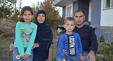 Karanlık dünyalarını sevgileriyle aydınlatıyorlar