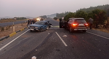 Manisa'da ciple otomobilin çarpışması sonucu 2 kişi öldü