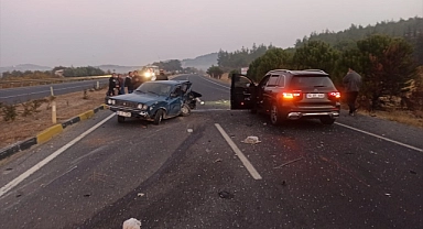 Manisa'da ciple otomobilin çarpışması sonucu 2 kişi öldü