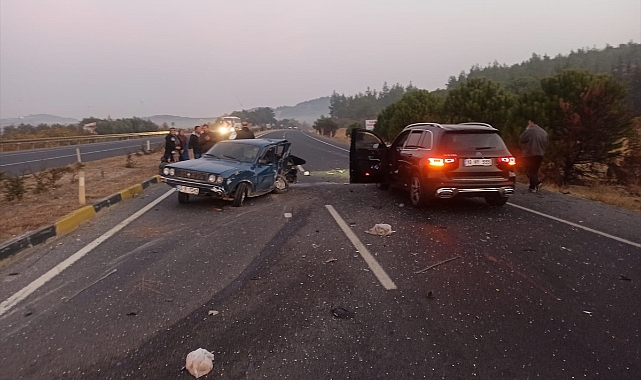 Manisa'da ciple otomobilin çarpışması sonucu 2 kişi öldü