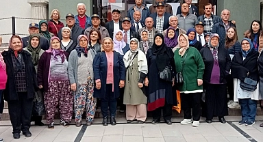 Menderes Belediyesi’nden gazilere Bergama gezisi