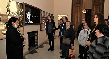 Menderes Belediyesi'nden kursiyerlere "engelsiz" gezi