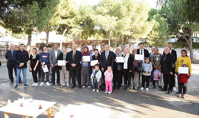 Okur-Yazarlık Kursuyla 20 Kadın Hayallerine Kavuştu