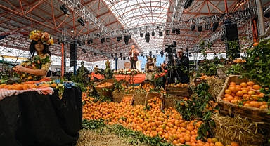 Seferihisar'ın turuncu şenliği 22. kez başladı