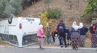 Tarım işçilerini taşıyan minibüs devrildi, 10 kişi yaralandı