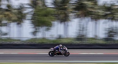 Toprak Razgatlıoğlu ilk yarışını kazandı,