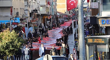 Tüm Bayraklı sokaktaydı!