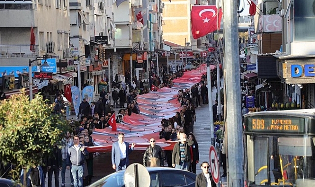 Tüm Bayraklı sokaktaydı!