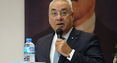 Aksakal partisinin İzmir kongresinde konuştu