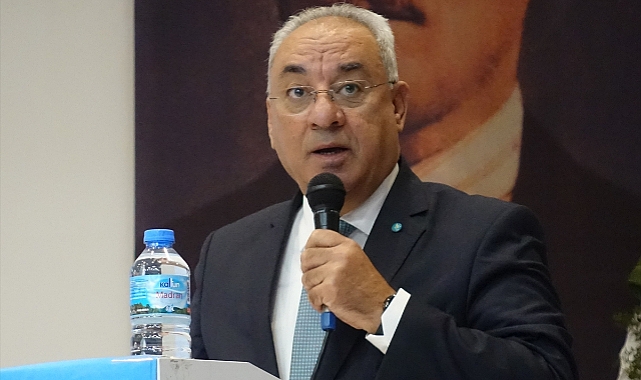 Aksakal partisinin İzmir kongresinde konuştu