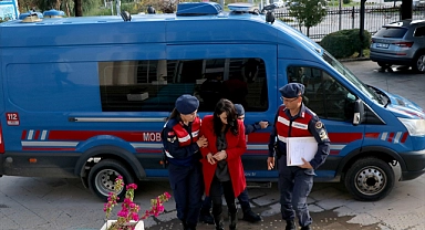 Arkadaşını av tüfeğiyle öldürdüğü öne sürülen kadın tutuklandı
