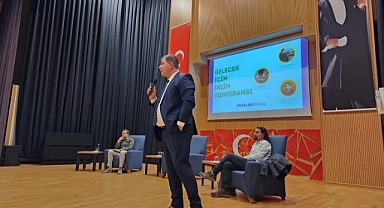 Başkan Tugay İklim Konferansı’nda gençlerle buluştu