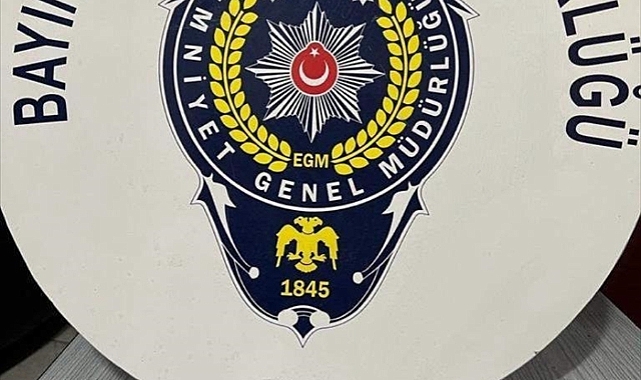 Bayındır'da uyuşturucu çıkan araçtaki 3 kişi gözaltına alındı