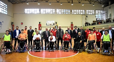 Bornova’da farkındalık maçı