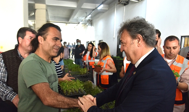 Bornovalı çiftçiye 10 bin fidan