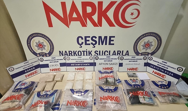 Çeşme'de evlerinde uyuşturucu ele geçirilen 2 zanlı tutuklandı