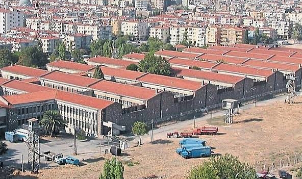 Cezaevini yıktık, Buca’ya devasa yeşil alan kazandırdık