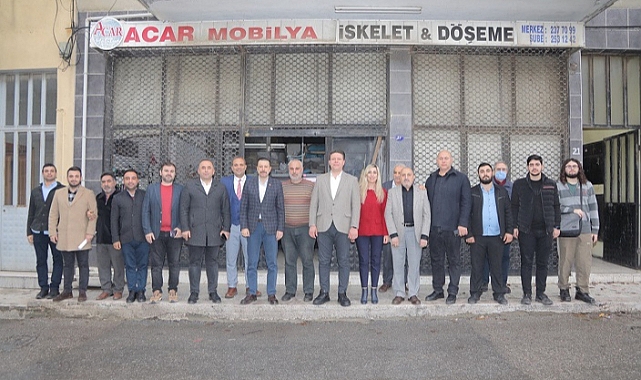 Çukurlara iki kürek mıcır atamayanlar, ülkeyi İzmir gibi yönetecekmiş.