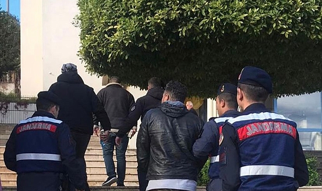 Göçmen kaçakçılığı yaptıkları iddiasıyla 8 zanlı tutuklandı